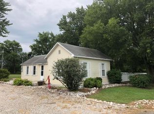 512 N A St, Vernon, IL 62892