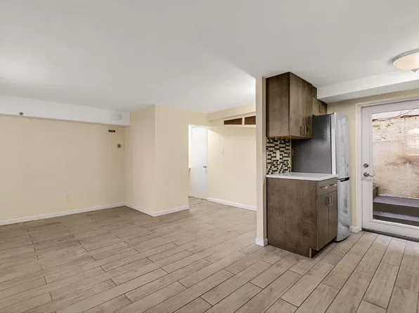 93 Barrow St APT 1, New York, NY 10014