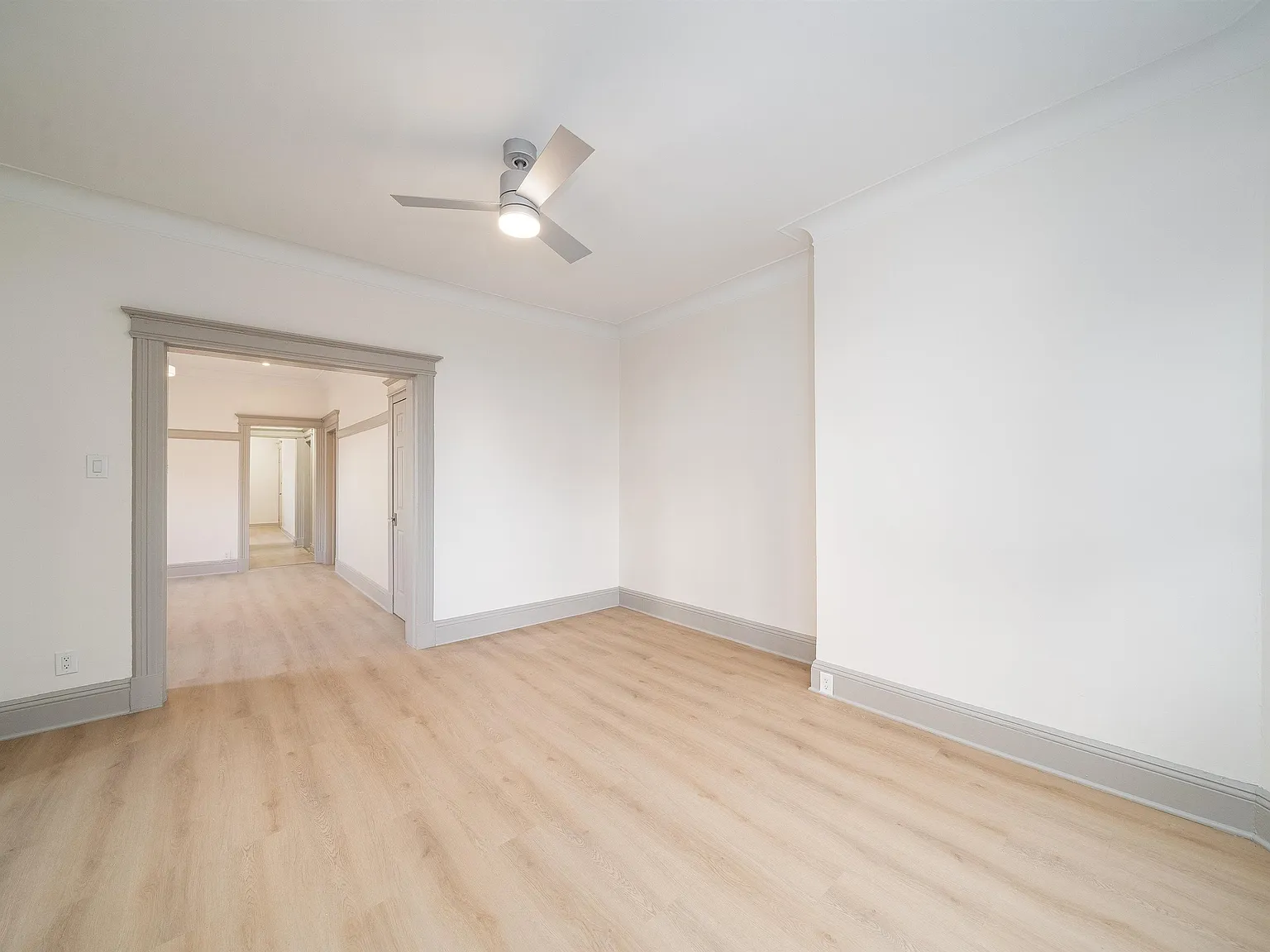 3 bed, 1.0 bath, 1500 sqft, $2,700 — Photo 4
