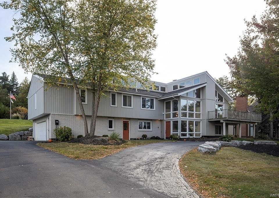 1st image of 61 Fox Chapel Dr