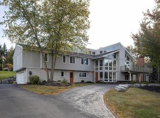 61 Fox Chapel Dr, Orchard Park, NY 14127