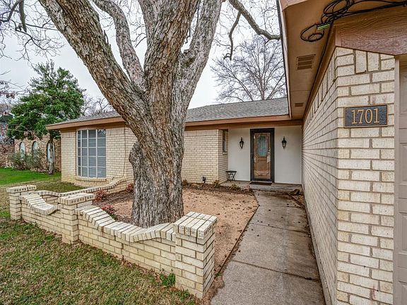 2nd image of 1701 Brookhaven Cir