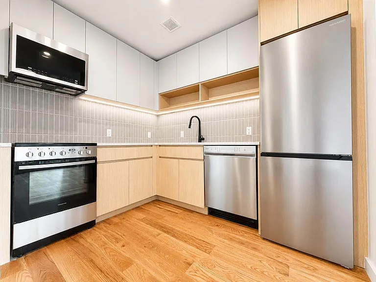 205 Cabrini Blvd #65 — Photo 4