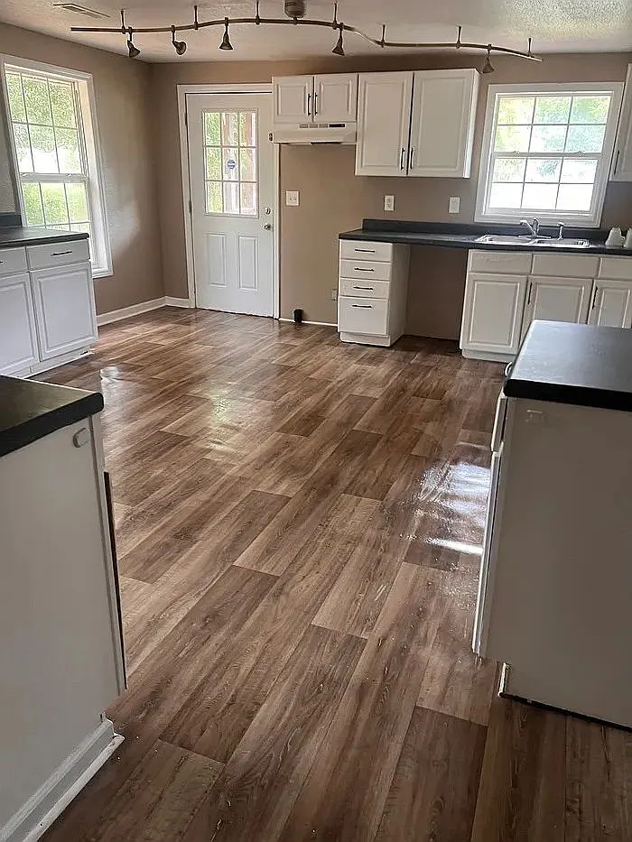2 bed, 1.0 bath, $780 — Photo 4