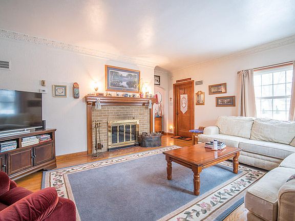 4th image of 2111 W Marne Ave
