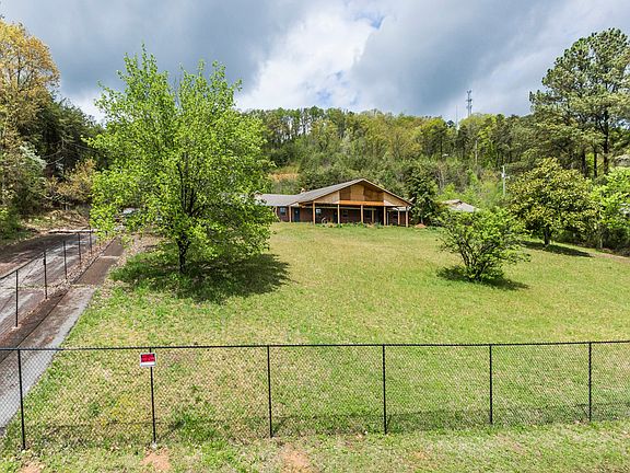 3rd image of 3430 Zion Ln