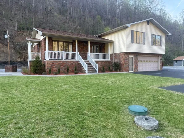 1077 Navigator Rd, Grundy, VA 24614