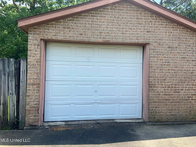 4908 Fairwood Dr — Photo 22