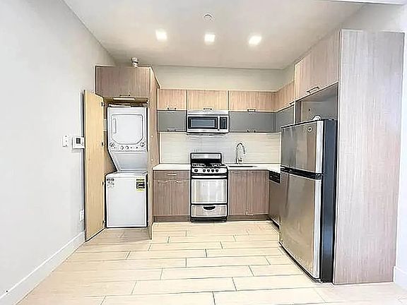 3rd image of 273 W 138th St APT 2F