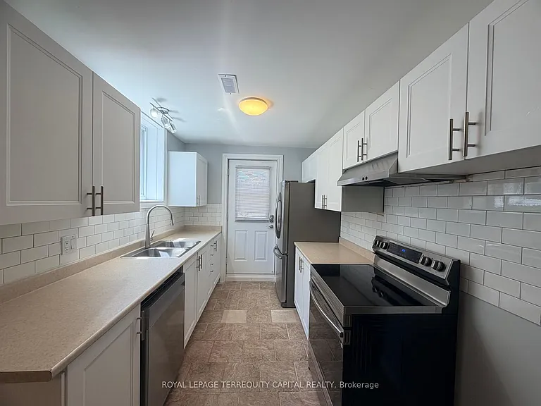 28 Brighton Rd #LOWER — Photo 2