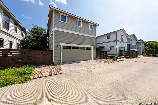 1150 N Olive St — Photo 33