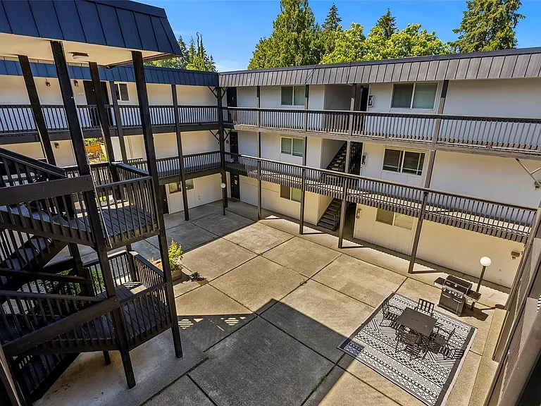 Large Courtyard