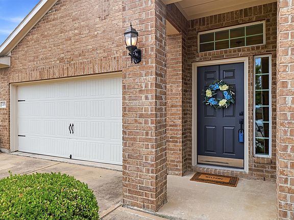 3rd image of 205 Oriole Dr