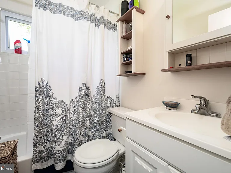 11708 Magruder Ln — Photo 16