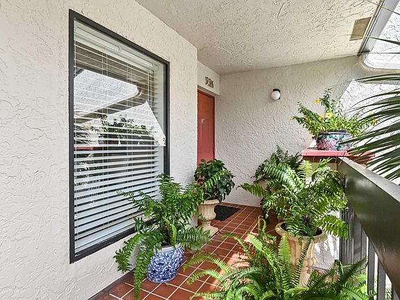 2nd image of 5153 Oak Hill Lane #526