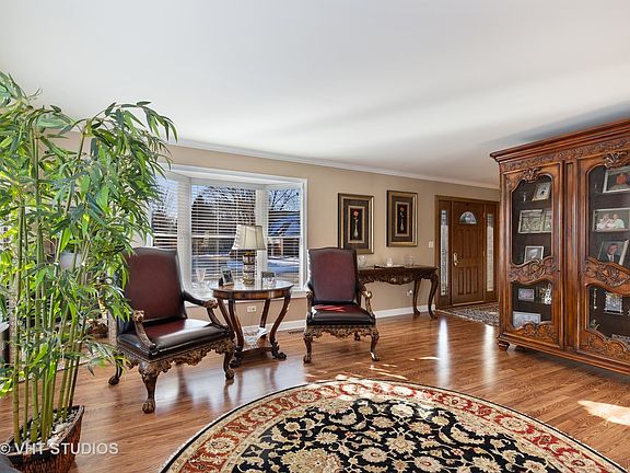 2nd image of 1600 Old Barn Cir