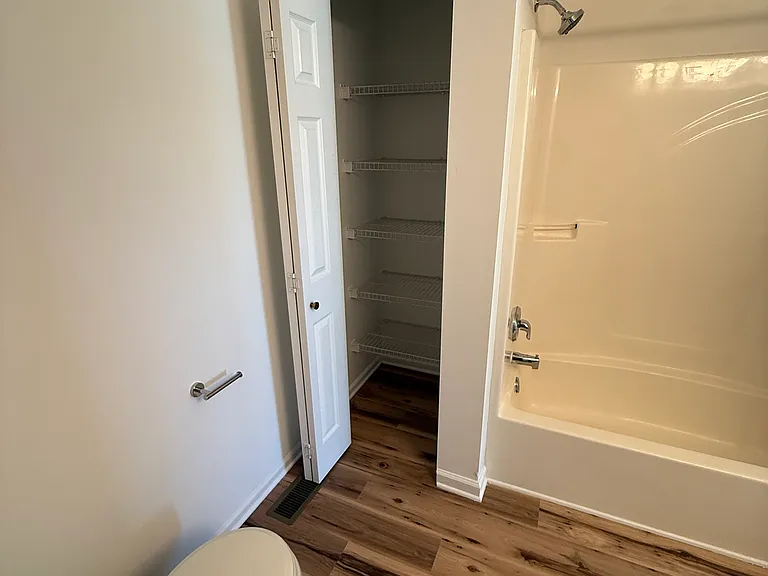 11512 Maywin Dr — Photo 15
