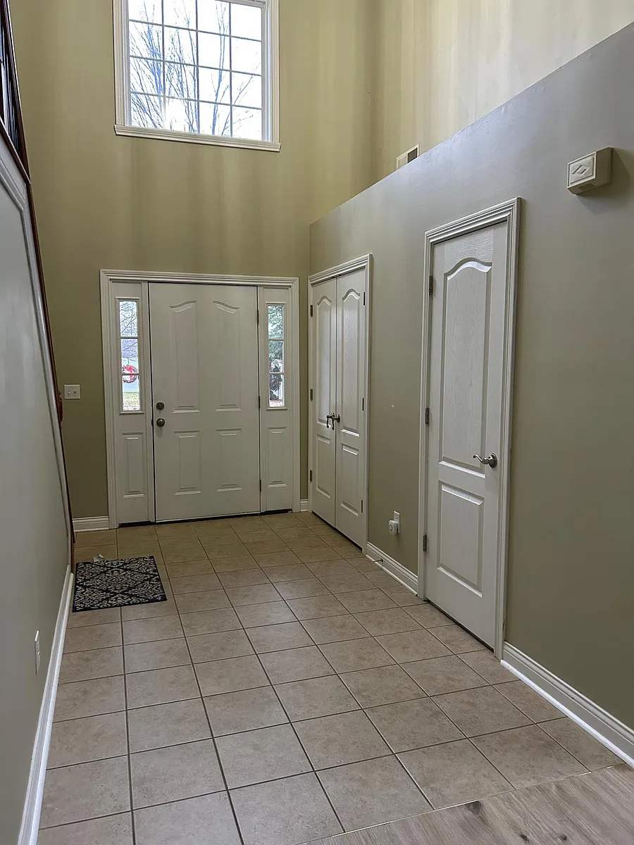 Front Hallway with vaulted ceiling - 3276 Dorchester Pl