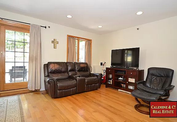 3rd image of 734 E 5th St APT 1R