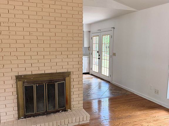 4th image of 116 McDowell Ave