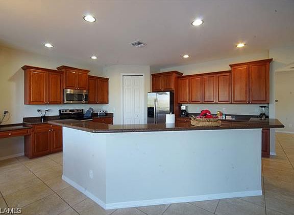 5th image of 139 SW 51st St