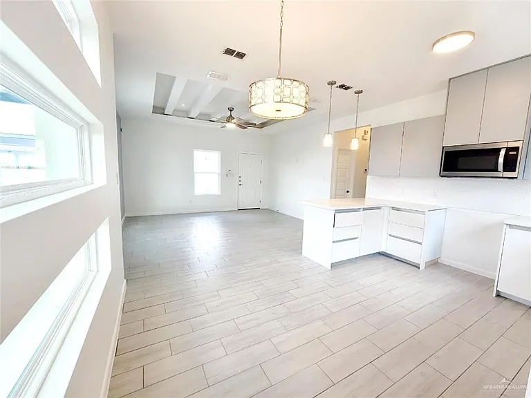 2201 S Pamplona St #4 — Photo 8