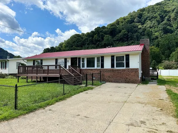 159 Carmen Dr, Mount Carbon, WV 25139