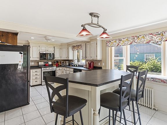 4th image of 125 Jaffrey St