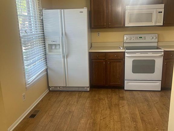 5th image of 89 Dorchester Cir
