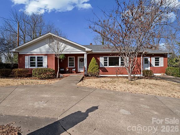 3rd image of 204 Fernwood Dr