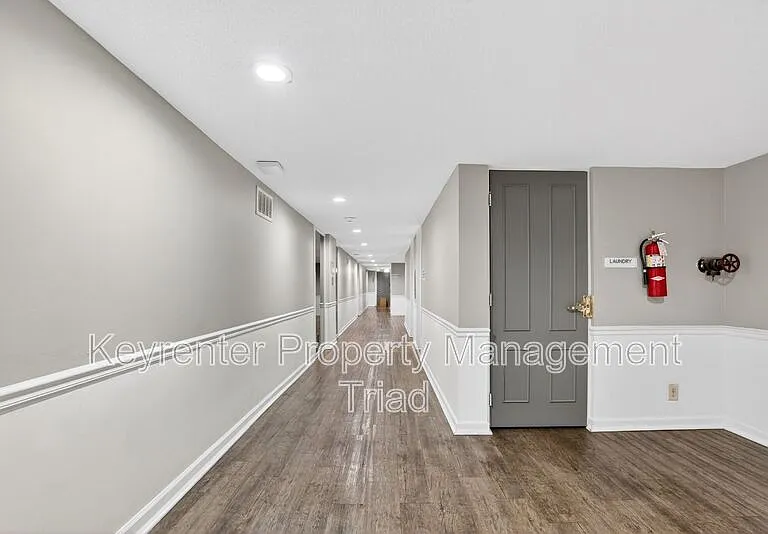 1101 N Elm St #104 — Photo 6