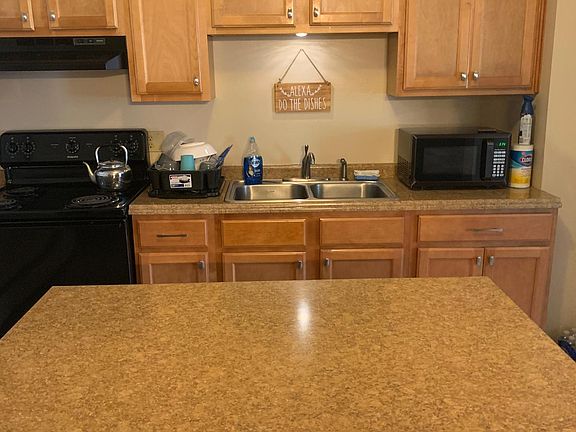 2nd image of 819 Lowry Ave NE #8