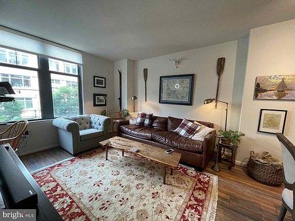 2nd image of 1021 N Garfield St APT 348