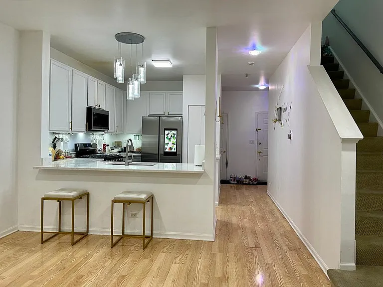 880 Genesee Dr — Photo 7