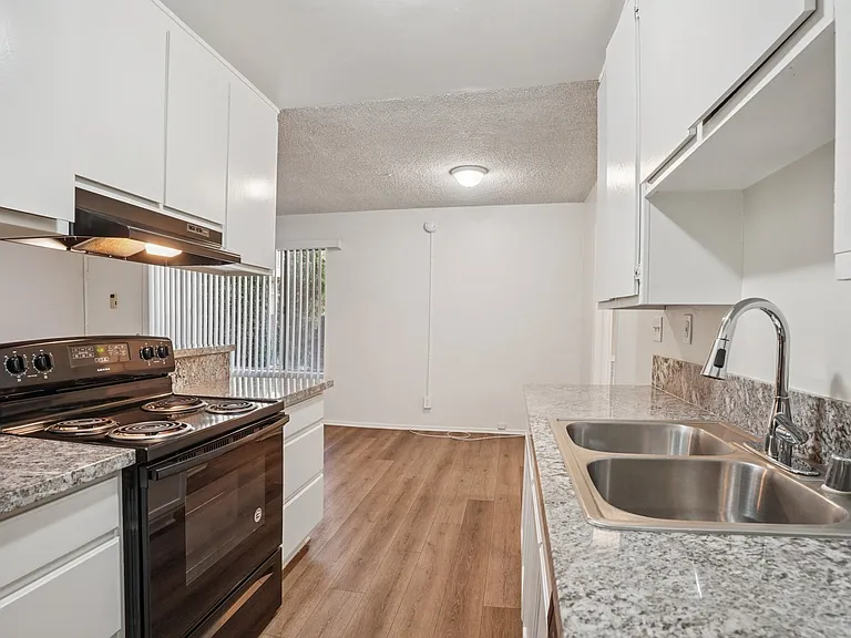 3748 Midvale — Photo 9