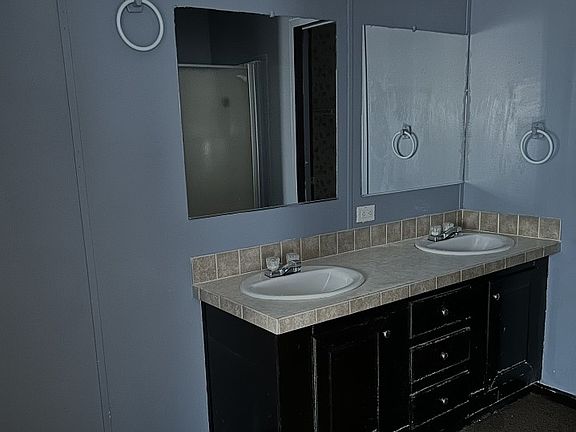 5th image of 707 W Blythe St