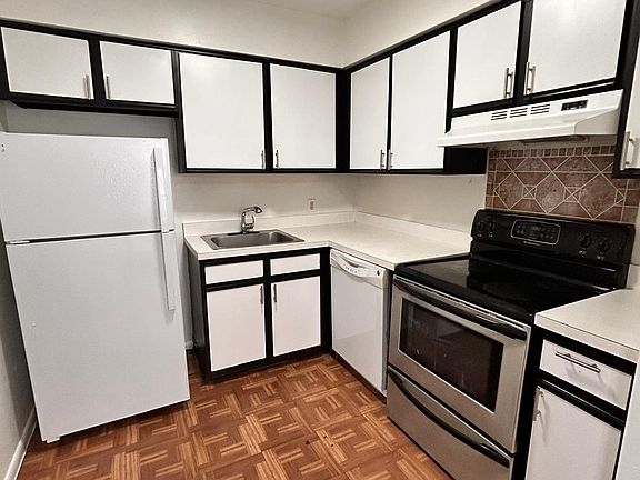 2nd image of 949 E Linden St #Street8