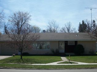206 Lincoln Ave E, Karlstad, MN 56732