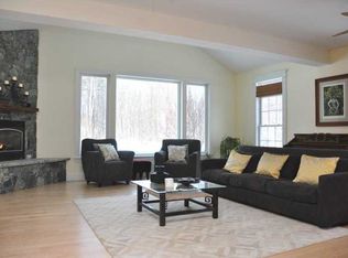 16 Farm Brook Ln, Falmouth, ME 04105