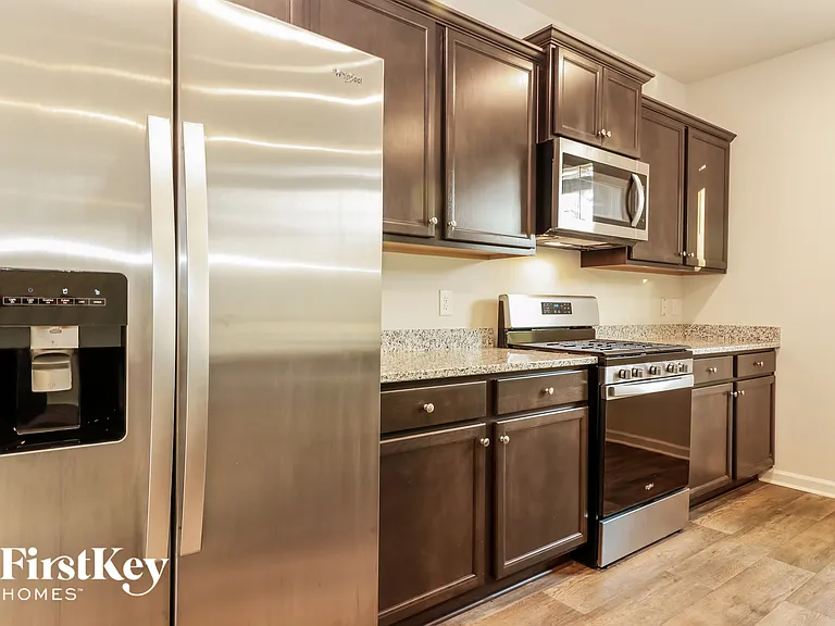 409 Zenith Blvd — Photo 10
