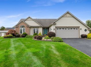 27 Lombardy Cir, Rochester, NY 14612