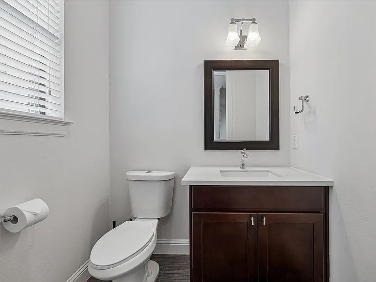 734 W 20th St #A — Photo 19