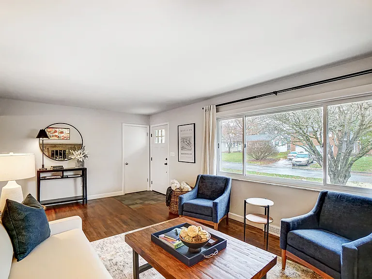 3592 Delamere Ave — Photo 5