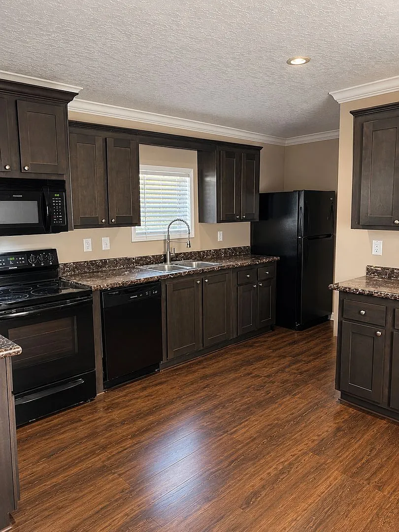 Move-In Ready 3BR/2BA in Hidden Oaks — Photo 3