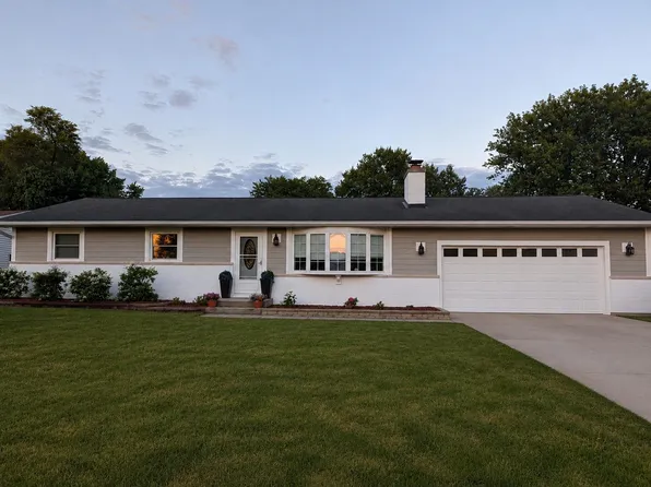 806 South St, Waunakee, WI 53597