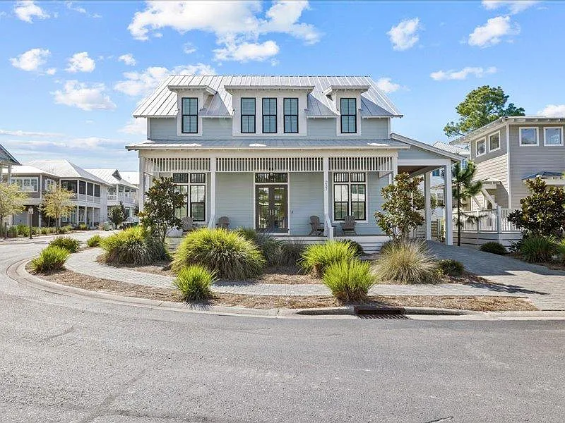 5 bed, 4.5 bath, 2925 sqft, $6,900 — Photo 1