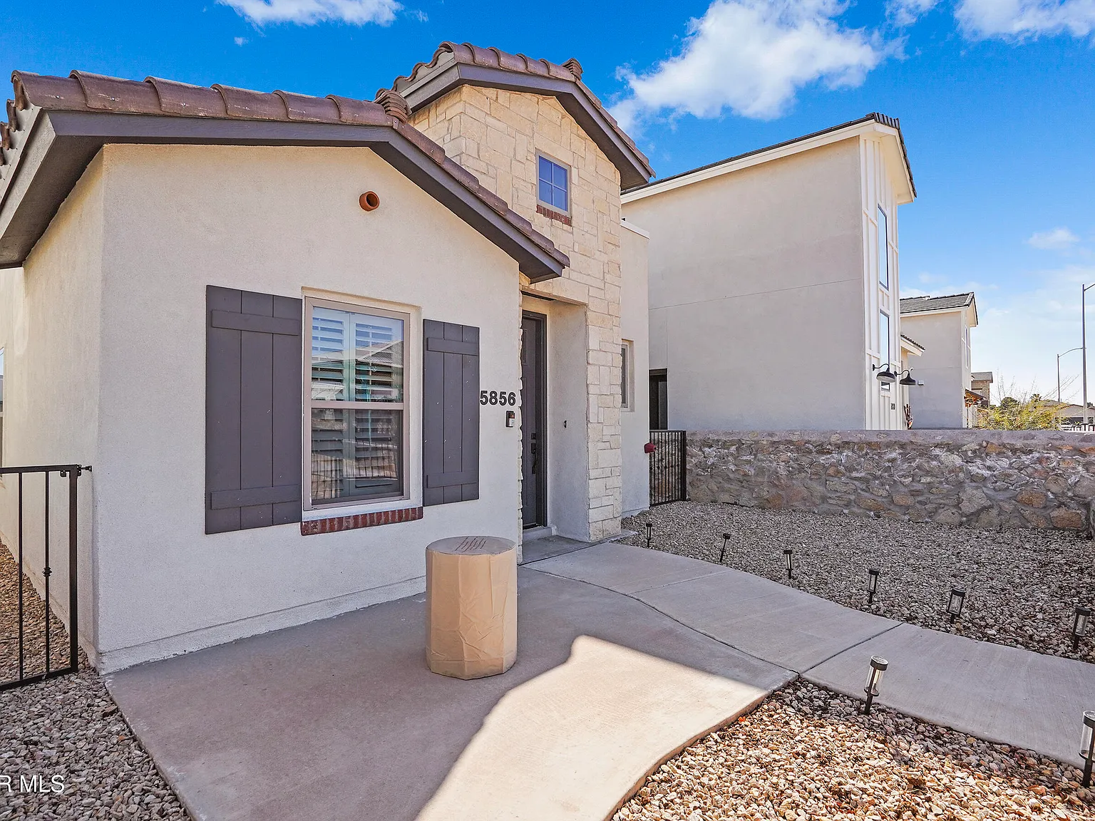 3 bed, 2.0 bath, 1199 sqft, $2,200 — Photo 3