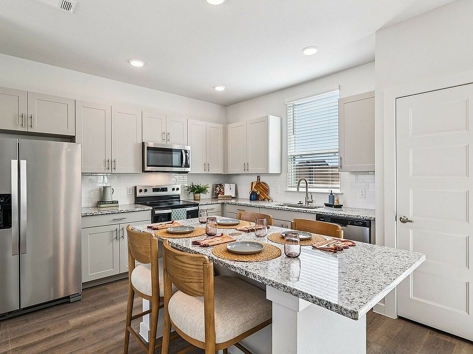 YardHomes Trailside Unit 908 Kitchen