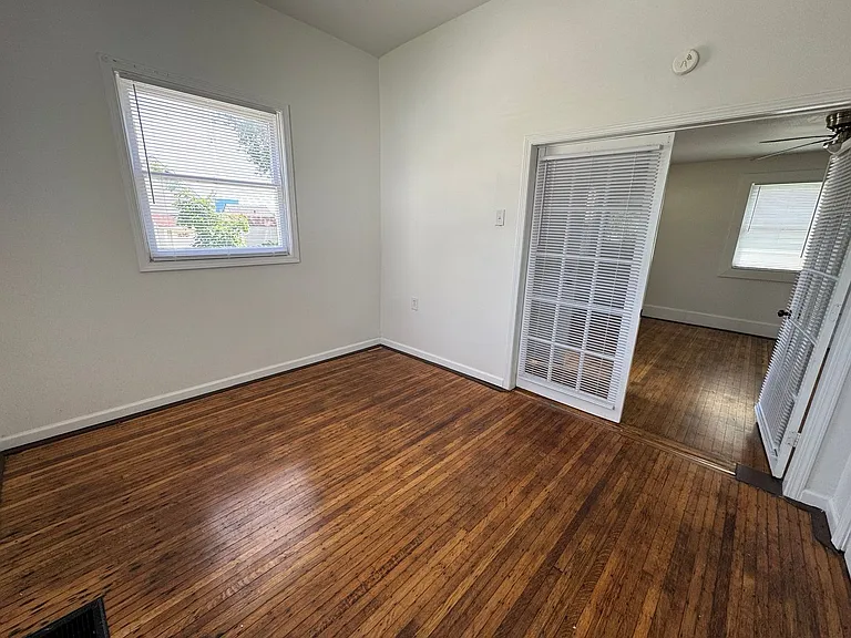 210 N Richland St — Photo 9