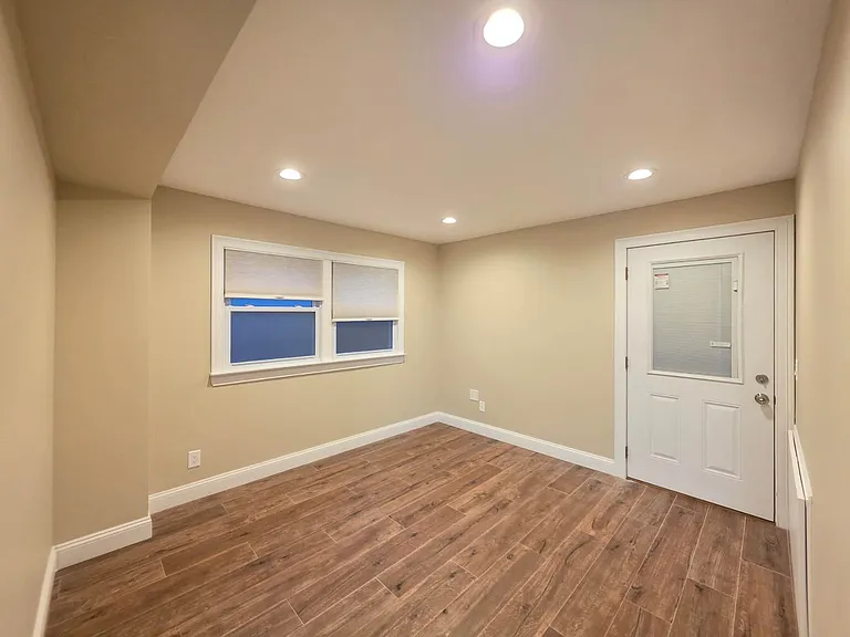 75 Ionia Ave #1A — Photo 7